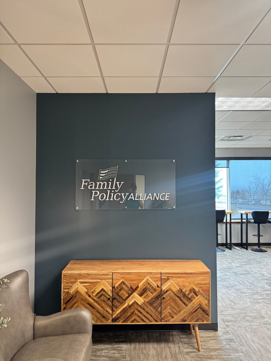 JJHeimColorado's tweet image. White ink on clear acrylic makes a nice reception sign! We #UVPrinted this panel, routed it, then mounted it using some brushed aluminum stand-offs.  Thanks Family Policy Alliance for the nice project.  #SignInstall #ReceptionSign #imscolorado