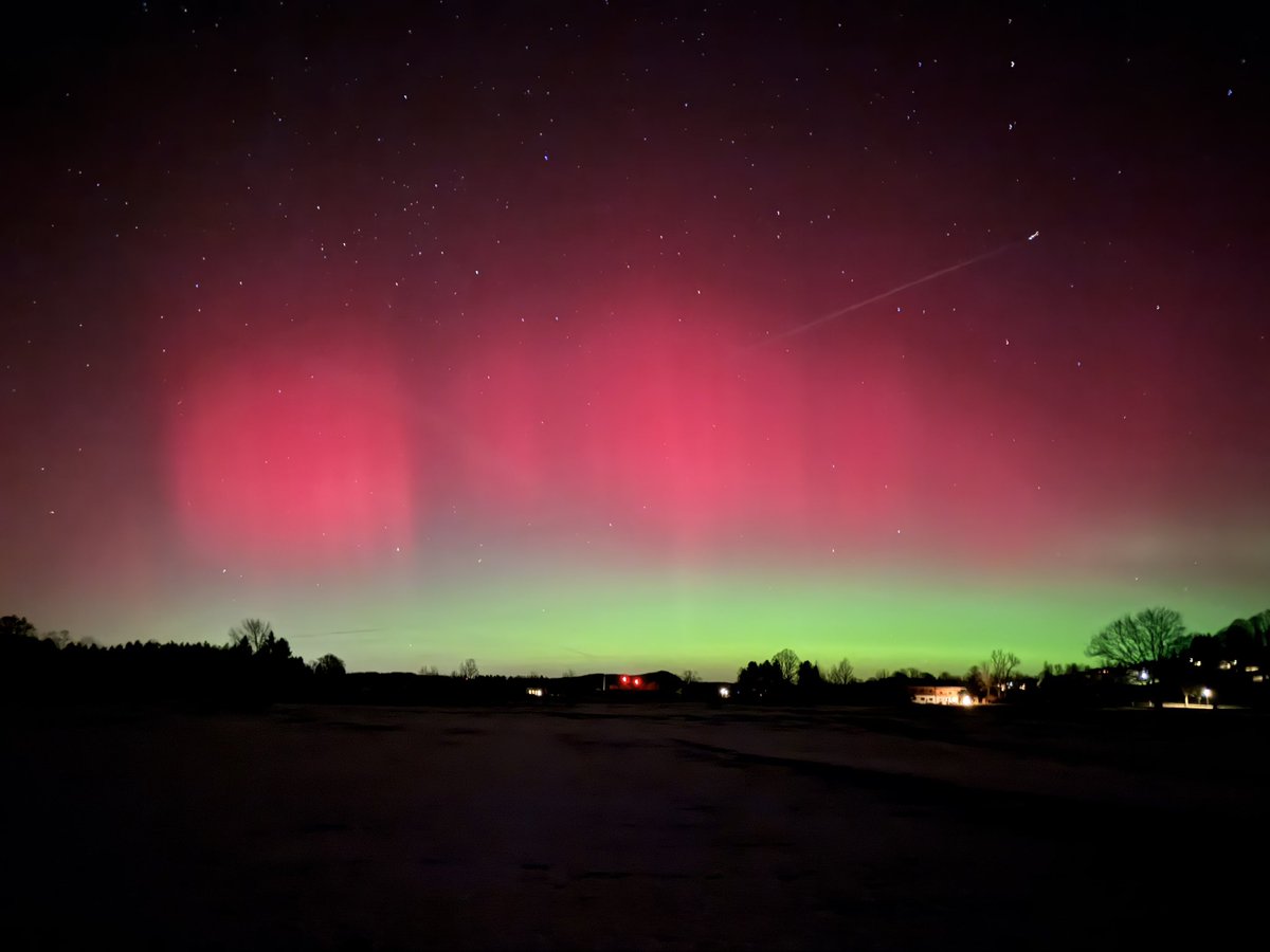 unwetterfreaks's tweet image. Absolutely insane aurora action in Southern Bavaria! 🤯