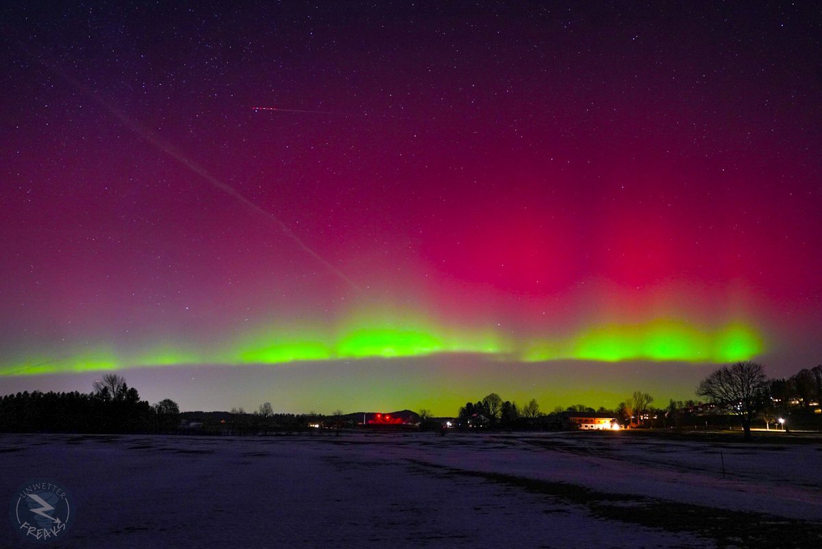 unwetterfreaks's tweet image. Absolutely insane aurora action in Southern Bavaria! 🤯