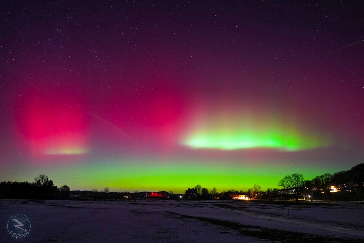 unwetterfreaks's tweet image. Absolutely insane aurora action in Southern Bavaria! 🤯