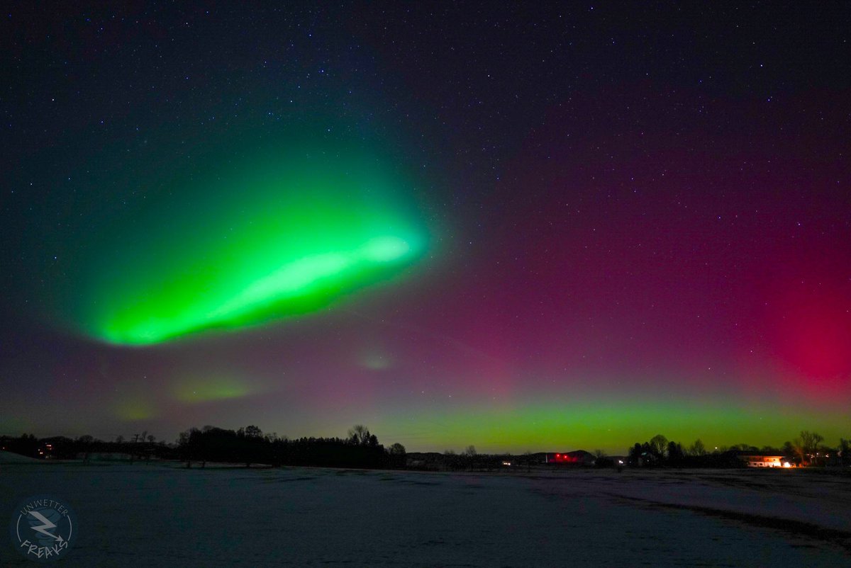 unwetterfreaks's tweet image. Absolutely insane aurora action in Southern Bavaria! 🤯