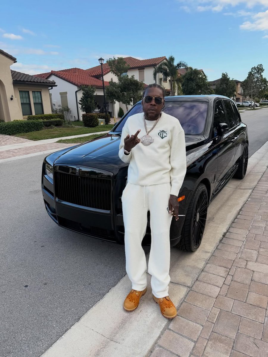 Vybz Kartel with the new whip alert 🚨🚘