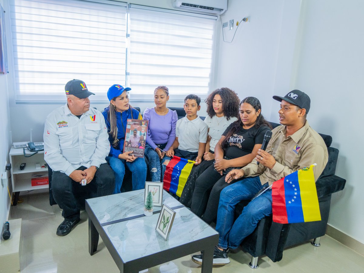 presidencialve1's tweet photo. #Noticia || 90 viviendas multifamiliares fabricadas 100% con materiales nacionales entregó la presidenta (e) Rodríguez en Puerto Ordaz

Leer más: https://t.co/gjFrxpJmXl… https://t.co/BDOB3tmMa8