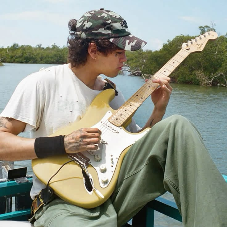 FIKEDECA tweet media