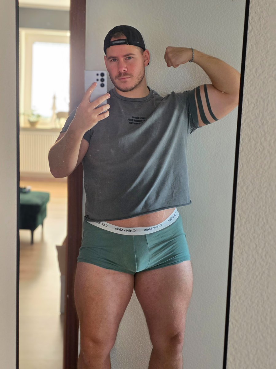 netfelixxx's tweet image. big guy pants ok