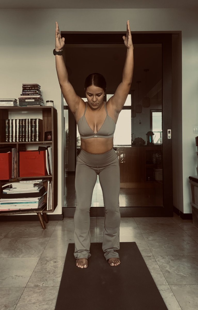 pj4ish's tweet image. Monday afternoon flow because… 
A little movement, a little breath… 
YAAAS 😄 ✨ 🧘🏽‍♀️💛 

Roll out your mat, take 10 minutes, and reset your whole vibe 😎

#MondayReset #MindBody #YogaFlow