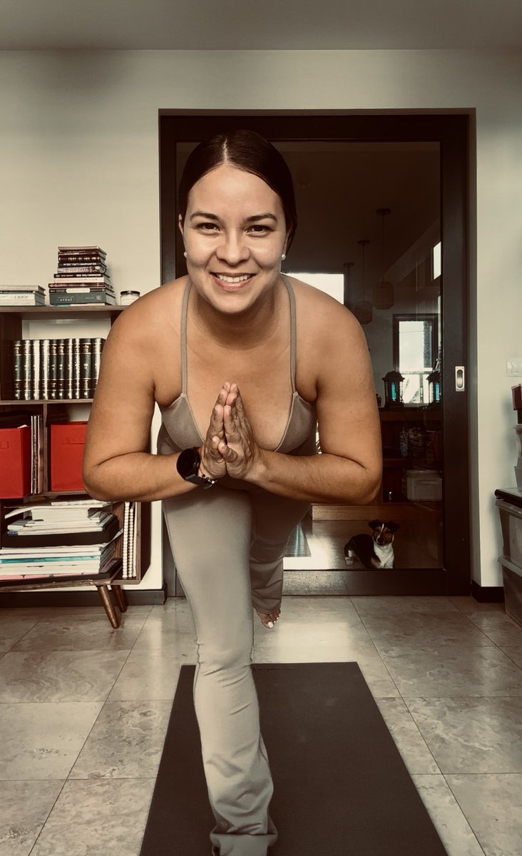pj4ish's tweet image. Monday afternoon flow because… 
A little movement, a little breath… 
YAAAS 😄 ✨ 🧘🏽‍♀️💛 

Roll out your mat, take 10 minutes, and reset your whole vibe 😎

#MondayReset #MindBody #YogaFlow