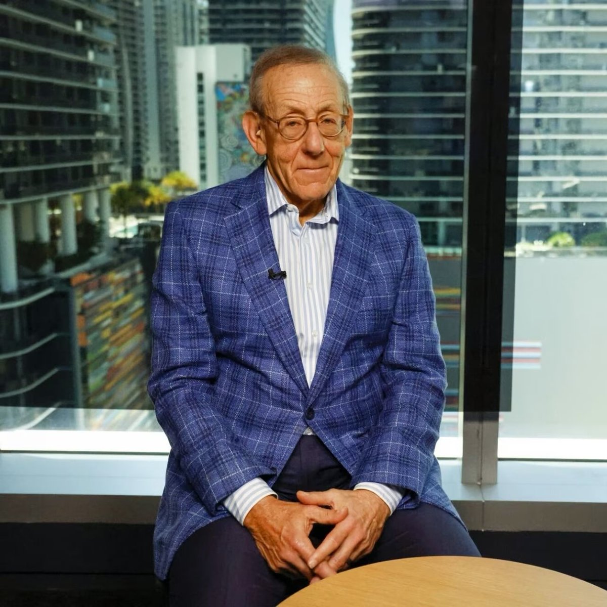 SelfMade0602's tweet image. Ross- “Tom we need to turn this thing around.” 

Garfinkel- “Well the Packers lost 5 games in a row to end their season. And they blew a 21-3 lead in the playoffs.”

Ross- “Can we get a couple of their guys?”