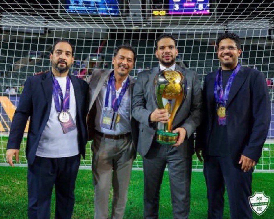 _abbod47's tweet image. ما يحدث فشل إداري واضح
كيف ننافس وأنتم لم تُغلقوا احتياجات الفريق الأساسية؟ وفي النهاية تجلبون مهاجم ثالث!
هذا العمل لا يرقى لنادٍ حقق النخبة والسوبر نريد إدارة بطموح تجلب صفقات وتبحث الأفضل لناديها  الفريق ينافس على 3 جبهات ويتطلب قرارات شجاعة 
 #تنفيذية_الاهلي_اين_الصفقات