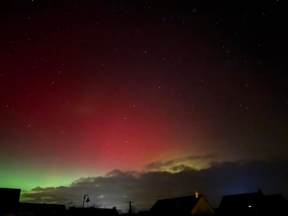 NormandieMeteo's tweet photo. De nombreuses aurores boréales observées dans le ciel de Normandie durant la nuit du 19 au 20 janvier 2026.

Quel spectacle 😍 https://t.co/Umg07qZLGA