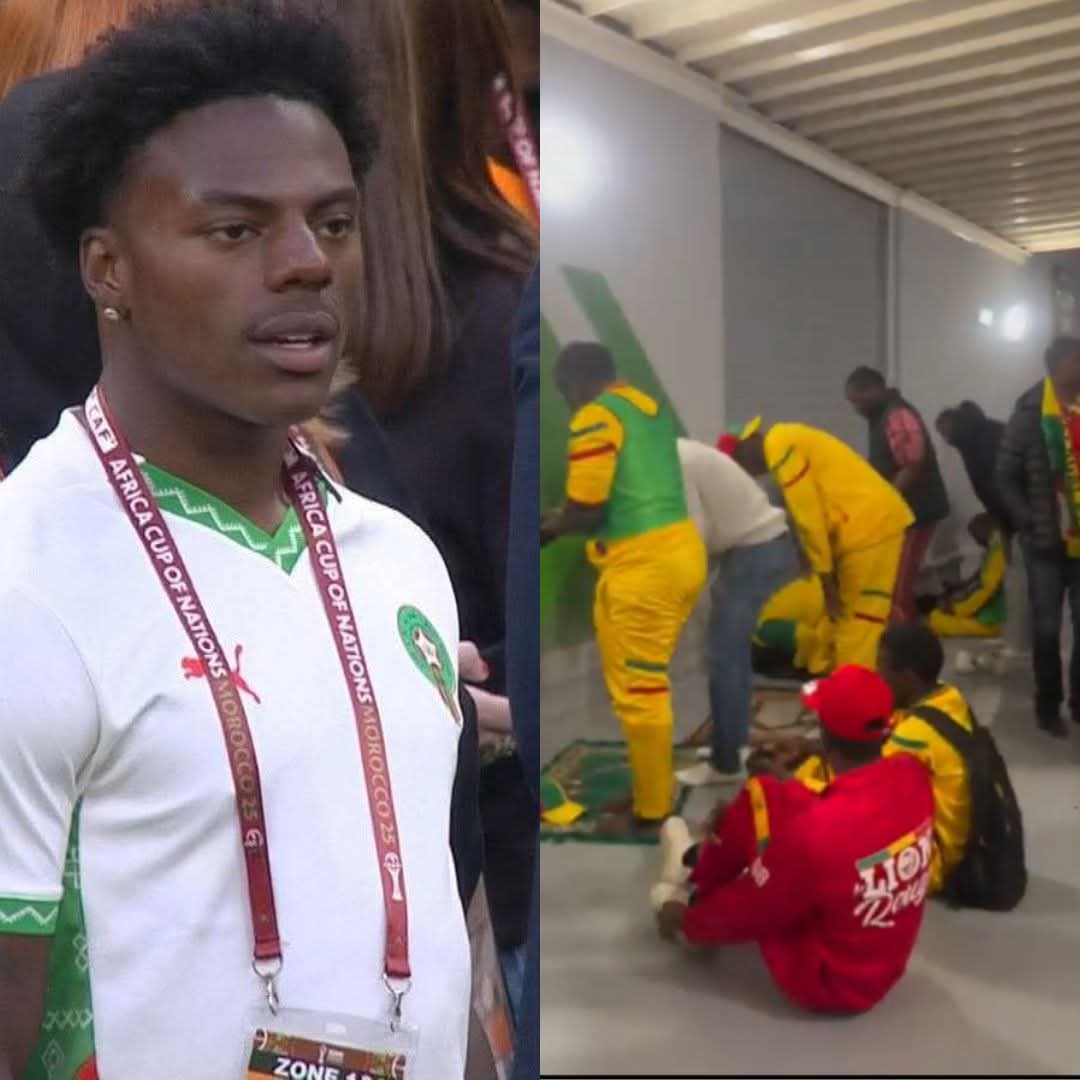 ScreenMix's tweet image. هذا هو أعظم مشهد في كأس أمم إفريقيا هذا العام!

بين شوطي إحدى المباريات أمس، غادر عدد من جماهير السنغال المدرجات لأداء صلاة العشاء.

وكان سبيد خارج الملعب حين لاحظ المشهد، فسأل رجل الأمن بدهشة:

«هل هؤلاء يصلّون أثناء المباراة؟ كيف ذلك؟»

وأضاف سبيد متعجبًا:

«منتخب بلادهم يخوض…