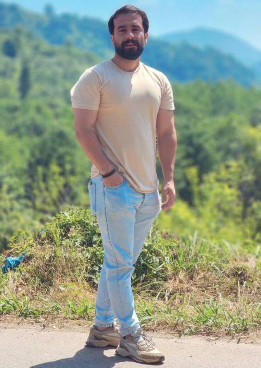 S_iran01's tweet image. 🖤 ارشاد شهبازی، مشاور املاک، پنجشنبه ۱۸ دی در اعتراضات باغ ملی لاهیجان توسط وحوش خامنه ای کشته شد. خانواده مجبور شدند جسد او‌ را شبانه به خاک‌ بسپارند.