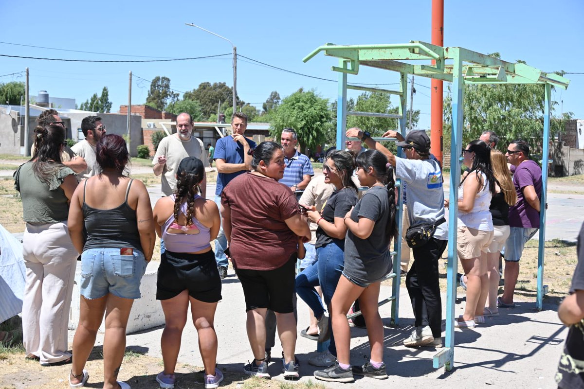👷‍♂️ Obras que dignifican

Compartimos un encuentro con vecinos de Martín Fierro para conversar sobre la construcción de la red de gas natural que ya está en marcha en el sector, para cambiar la vida de cientos de vecinos.