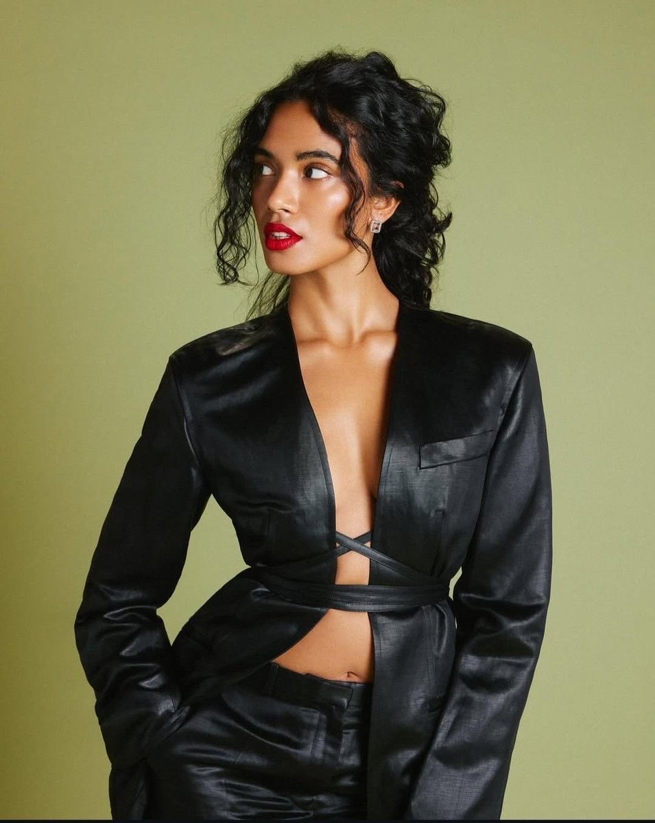 this selina kyle serve