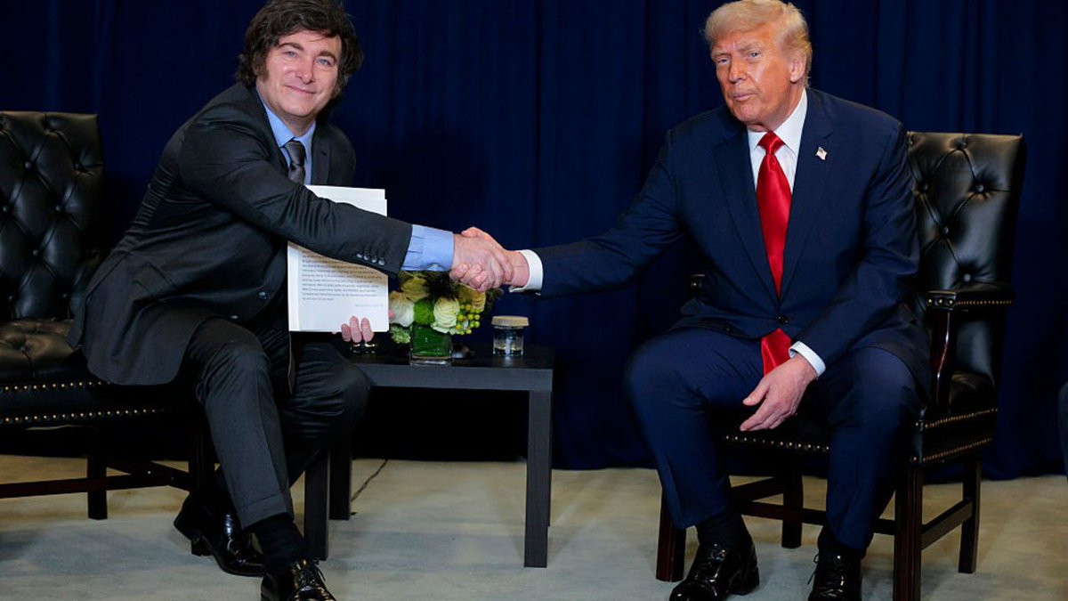 CerviPablo's tweet image. Argentina dejó de ser el país decadente y aislado que solía ser con el Kirchnerismo, al contrario, hoy somos faro del mundo.

🇵🇾 Presidente de Paraguay: “Lo que está haciendo el presidente Milei no es importante solo para Argentina, sino para el mundo; está derribando todos los…