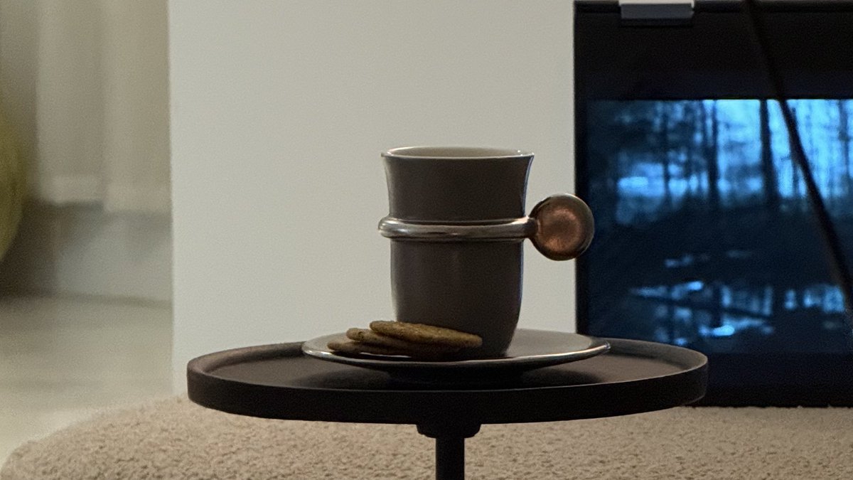 See550's tweet image. أستكانة شاي و مساحة من الهدوء ☕️