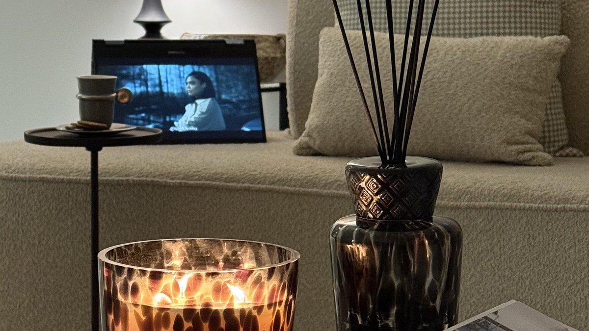 See550's tweet image. أستكانة شاي و مساحة من الهدوء ☕️