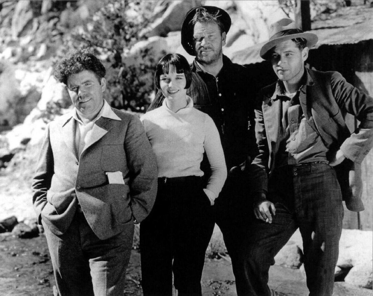 ForeverLouiseB1's tweet image. Louise poses with her Beggars of Life (1928) co-stars Wallace Beery and Richard Arlen (R) along with “Beggars” author Jim Tully (L).