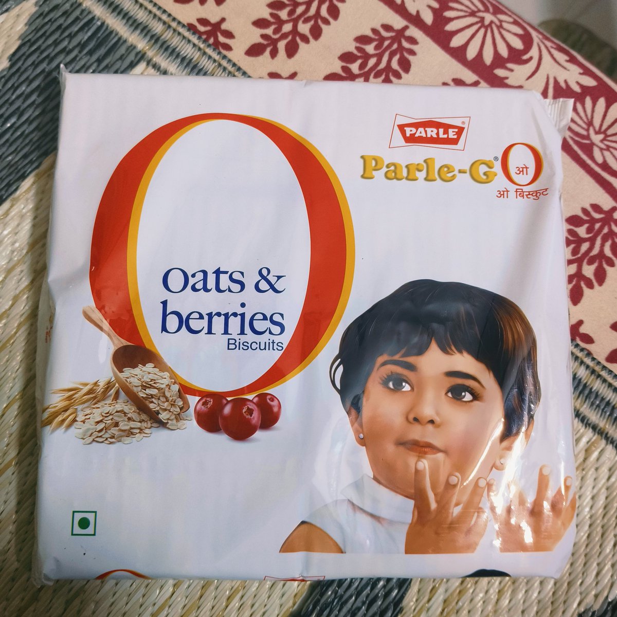 PetrolheadK's tweet photo. Hi Parle, Your Oats &amp; Berries biscuits contain only 5% oats &amp; 64.5% wheat flour with berry flavours coming from additives rather than real berries. Given that this product is priced higher than regular variants, consumers expect better ingredient quality &amp; transparency. https://t.co/7BdZwNRpxe