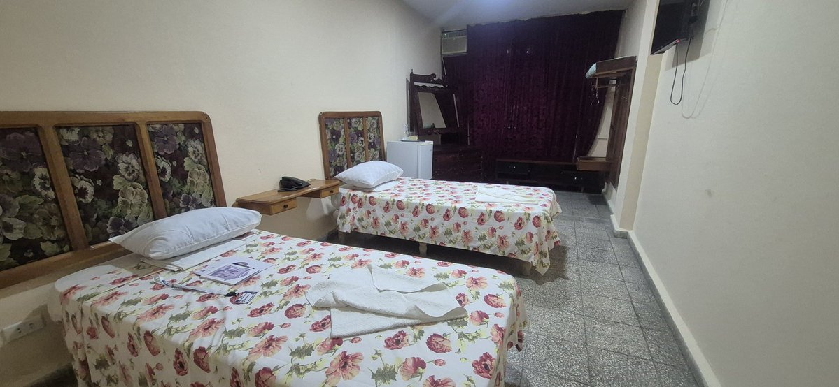 Recibe la rectora de la Universidad de Ciencias Médicas de Granma Dra. Madeleyne Gonzáles Broche y su consejo de dirección a los miembros de la JAN que participarán en el proceso de evaluación externa de especialidades y carreras.