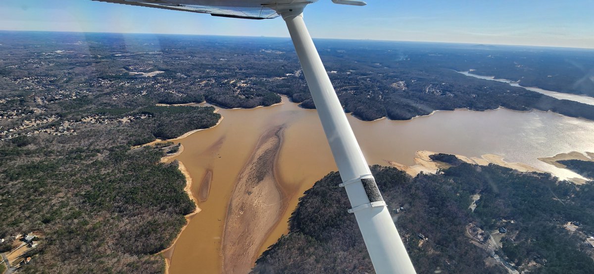 garyweissel's tweet photo. @bostonpilot85 all I could hear in my head when I flew over the lake this weekend "Well, I love that dirty water....." This ain't the Charles, but still dirty (or at least silty) this time of year! 😂  #TeamHighWing #FlightDeckMonday https://t.co/wWygwqRiXv