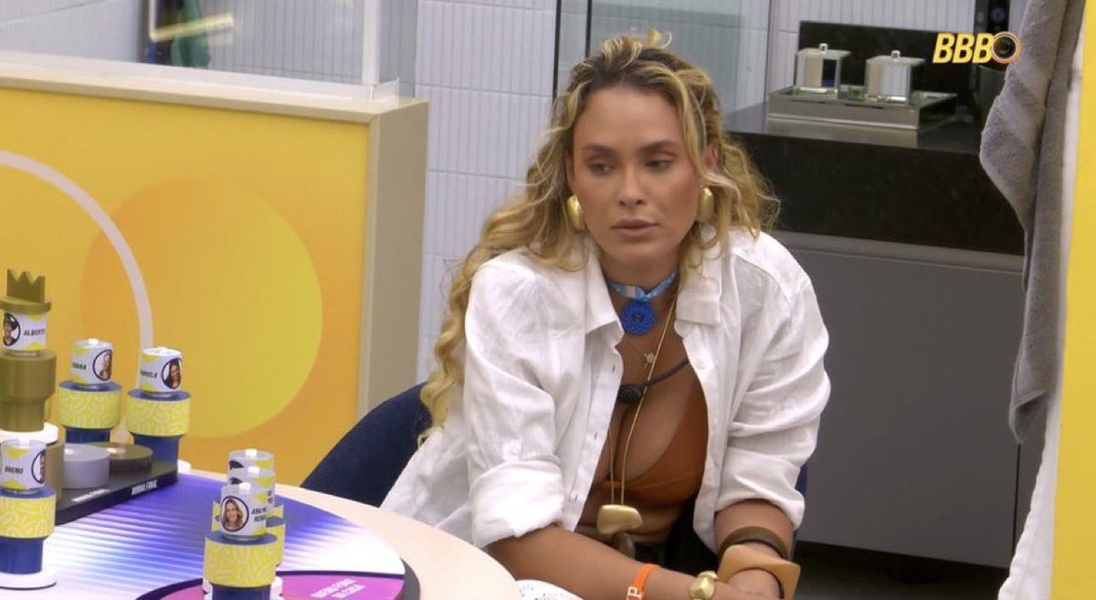 blogcerejanegra's tweet photo. Sarah: “Ontem o menino saiu por causa de assédio, mas antes a Ana Paula teve essa mesma coisa com comentário sobre mulher. Hoje no Sincerão a Aline vai falar. Ela tem que falar!” 

Ela tá querendo comparar mesmo? Mds… #BBB26 https://t.co/CEPd7WFKO1