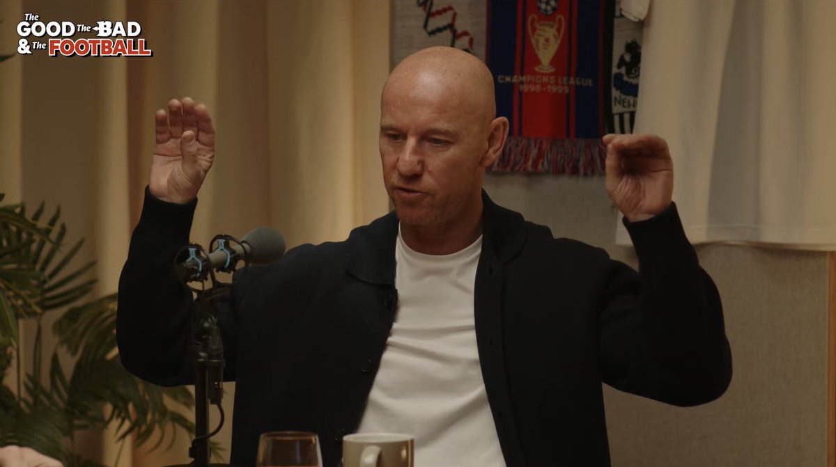 UnitedStandMUFC's tweet image. Nicky Butt on Lisandro Martinez's response: "I just think when someone gets so upset about someone in the media or a podcast saying something about them, to come out and basically start saying 'They can say what they want' and doing that [chatting hand signs], after a game, that…