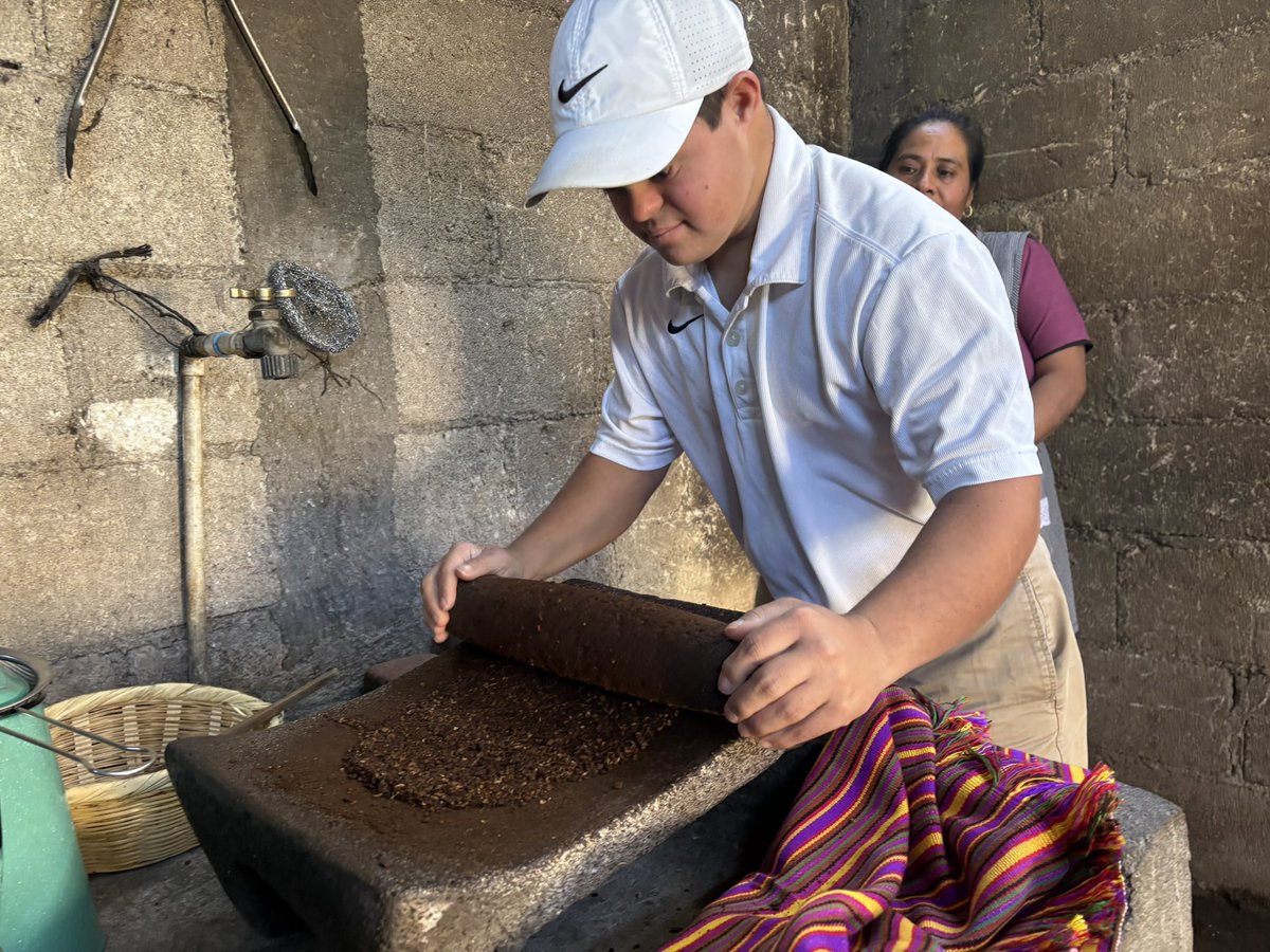EmmanuelJBishop's tweet photo. Grinding coffee beans – Café de la Gente
📍San Miguel Escobar, Guatemala
Central America &amp; Mexico Trip: 2025-6 https://t.co/4pY5LQqbZ5