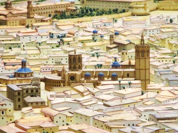 El Pare Tosca, per encàrrec dels Jurats de València, va elaborar un detallat plànol de la ciutat de principis del XVIII, que més de 300 anys desprès continua admirant per la seua precisió. Al MuVIM podem admirar una magnífica maqueta de cartró i fusta: actualidadvalencia.com/passejantvalen…