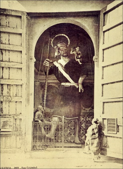 La confraria del gremi medieval dels paraires de València (que eren els cardadors de la llana), tenia com a imatge a un Sant Cristòfol realment sorprenent. La seua altura sobrepasava el sis metres. Ací podeu conèixer la història sencera d’aquesta imatge: actualidadvalencia.com/passejantvalen…