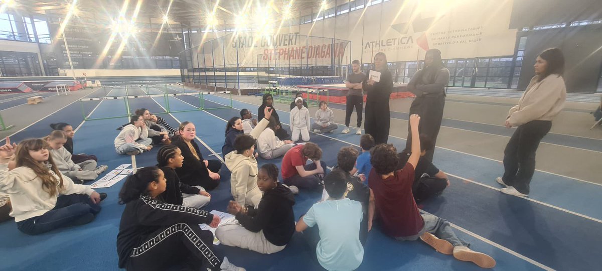 Vendredi 16 janvier les élèves  de 5eme3 ont fait une sortie  à l'Athletica pour avoir une sensibilisation sur la santé. Alimentation, diabète, additions, condition physique ont été les thèmes abordés lors de cette matinée très riche.