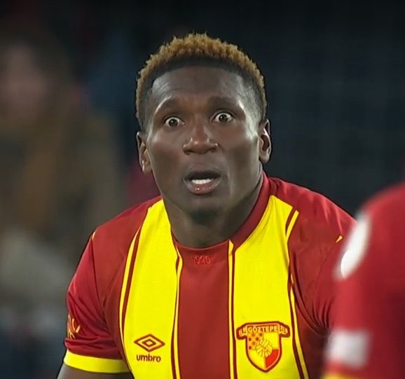 vuy1925's tweet image. ❌Bokele + Heliton..

Göztepe’mizde iki defans oyuncumuzda haftaya cezalı duruma düştü.

Haftaya İstanbul temsilcisi Fenerbahçe ile maçımız var. Tiyatro kaldığı yerden devam ediyor. Oynat bakalım hocam. #GAGS