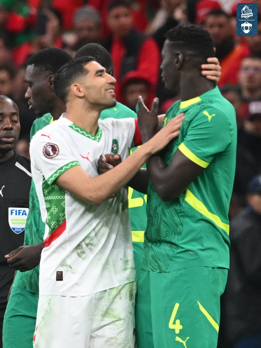 𝗖𝗟𝗔𝗦𝗦𝗘 : Pape Gueye joue la carte de 𝗟'𝗔𝗣𝗔𝗜𝗦𝗘𝗠𝗘𝗡𝗧 entre le Sénégal et le Maroc après les tensions hier soir ! 👏👏 

"𝗧𝗼𝘂𝘁 𝗲𝘀𝘁 𝗿𝗲𝗻𝘁𝗿𝗲́ 𝗱𝗮𝗻𝘀 𝗹'𝗼𝗿𝗱𝗿𝗲. On est des compétiteurs, on veut tous gagner.

Ilias Akhomach joue avec moi à Villarreal,