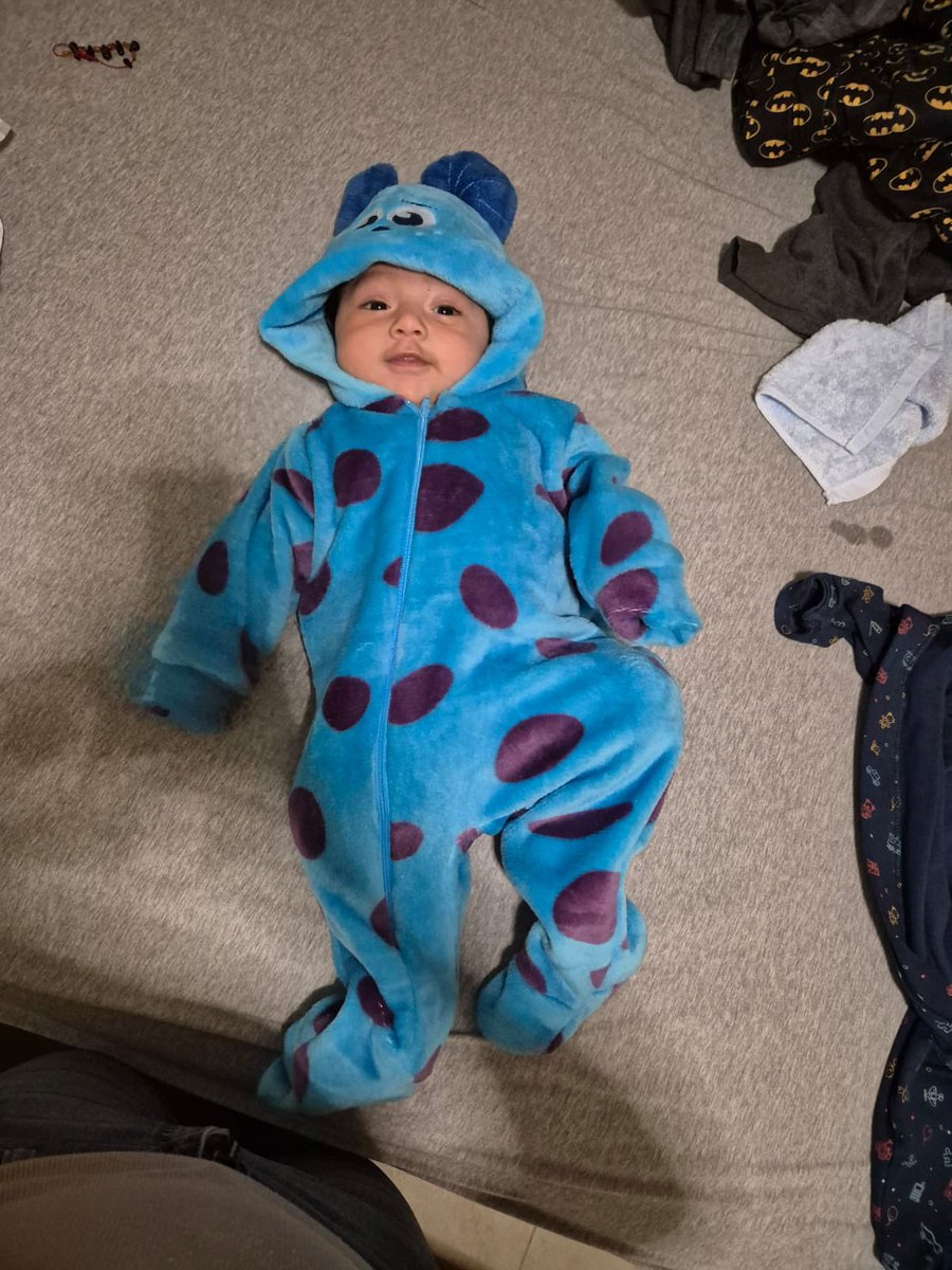 Diego_Neutron's tweet photo. @grok Ponerle una sonrisota, colocar a Mike wazowzki a un lado y que diga de titulo
Feliz moustrosaurio con letras de colores de su ropa. Azul con lunares morados https://t.co/tzUyeSPBl0