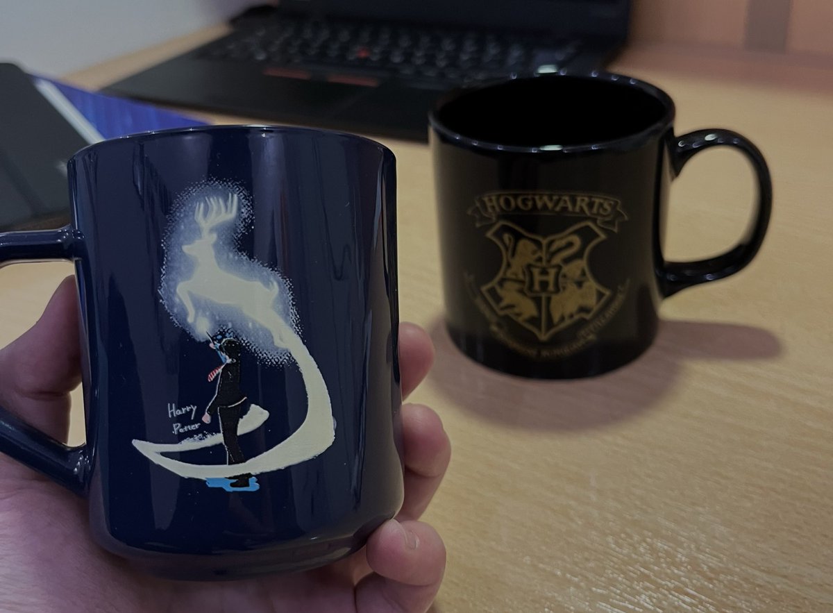 hediye alacağınız insanla mı gidersiniz mağazaya dicem de… aşık oldum. diyemiyorum. milyarlarca liralık hediyelere değer amk şurası.