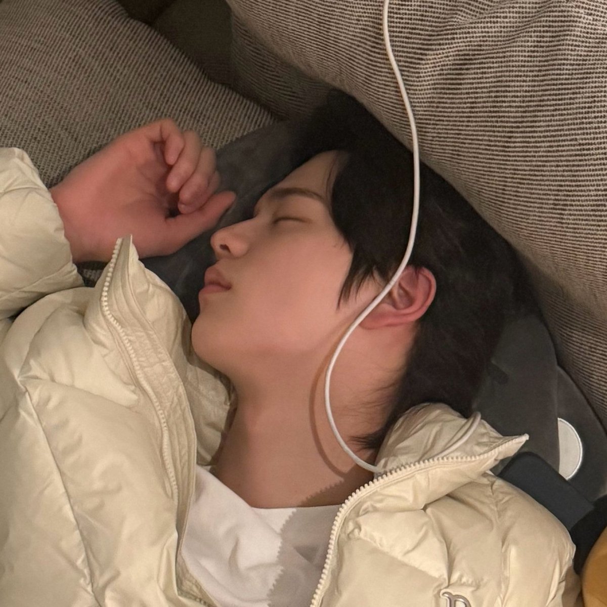 리우 tweet media