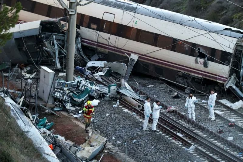 Sentidas condolencias al Gobierno y al pueblo de #España, por las víctimas y heridos provocados por el descarrilamiento de dos trenes.

Toda nuestra solidaridad en este triste momento.