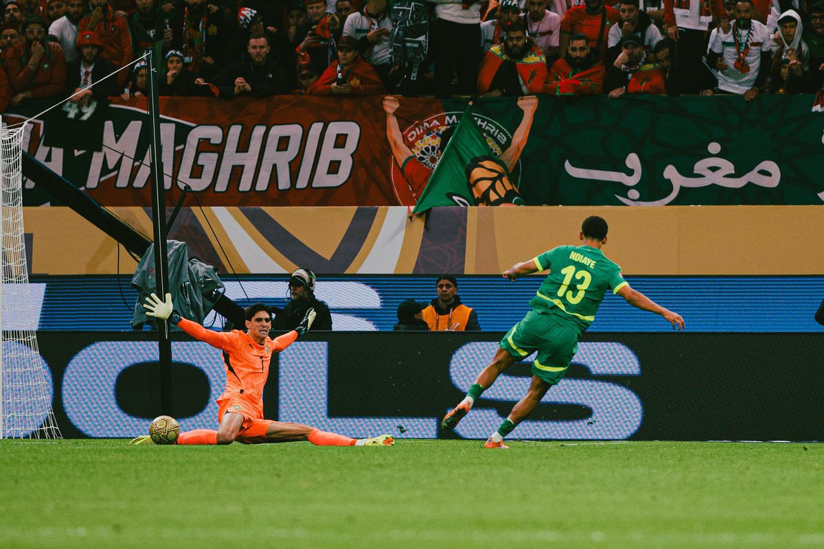 اكثر شخص كان يستاهلل يفرح بالبطوله وقدم الي عليه واكثر فعل المستحيل ولم يكفي ……

الحمدلله انه حامي عرين الهلال💙💙💙