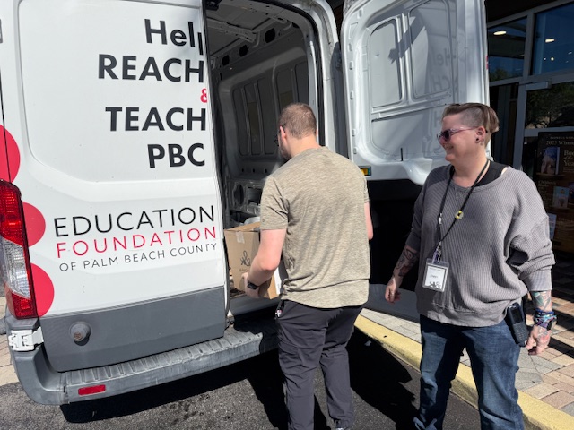 EducationFdnPBC's tweet photo. 📚❤️ THANK YOU to the kind and generous team at Barnes &amp; Noble on Federal Highway in Delray Beach for donating more than 200 children’s books to our Red Apple Supplies program! https://t.co/vn8I7XILQy