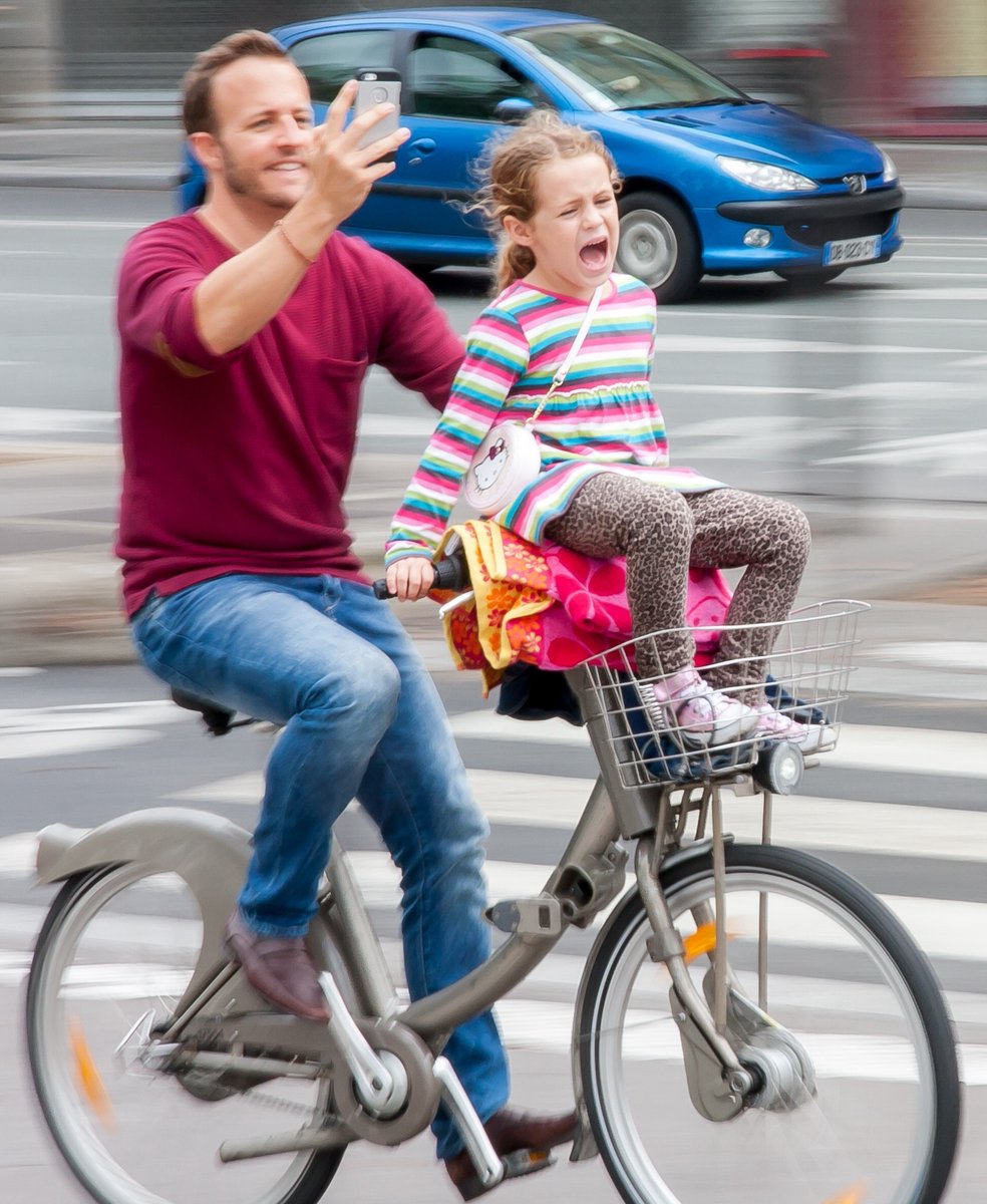 toomuchistrue's tweet image. cool picture i found in the wikimedia commons category "Dangerous selfies"