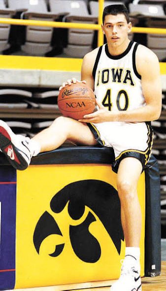 Benjaminandera's tweet image. 1/19/93
#CMS40
#Forever40
🖤💛🏀