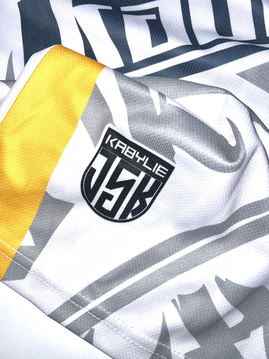 tayugtbrand's tweet photo. Maillot Kabylie – Édition Blanche, haute qualité à seulement 35€ ! Ne rate pas cette occasion.  disponible uniquement en France

#Kabylie #AFCON2025 #Algerie #France https://t.co/NGc2S5EPP9