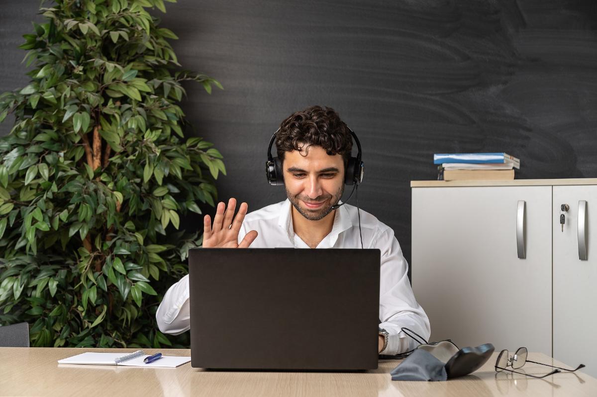 Online, Online: English Language Teacher: My English School in Europe is looking for freelance online English teachers to teach groups of adult students online, via our flexible online timetable: Connect. We provide a comprehensive professional… dlvr.it/TQRYct