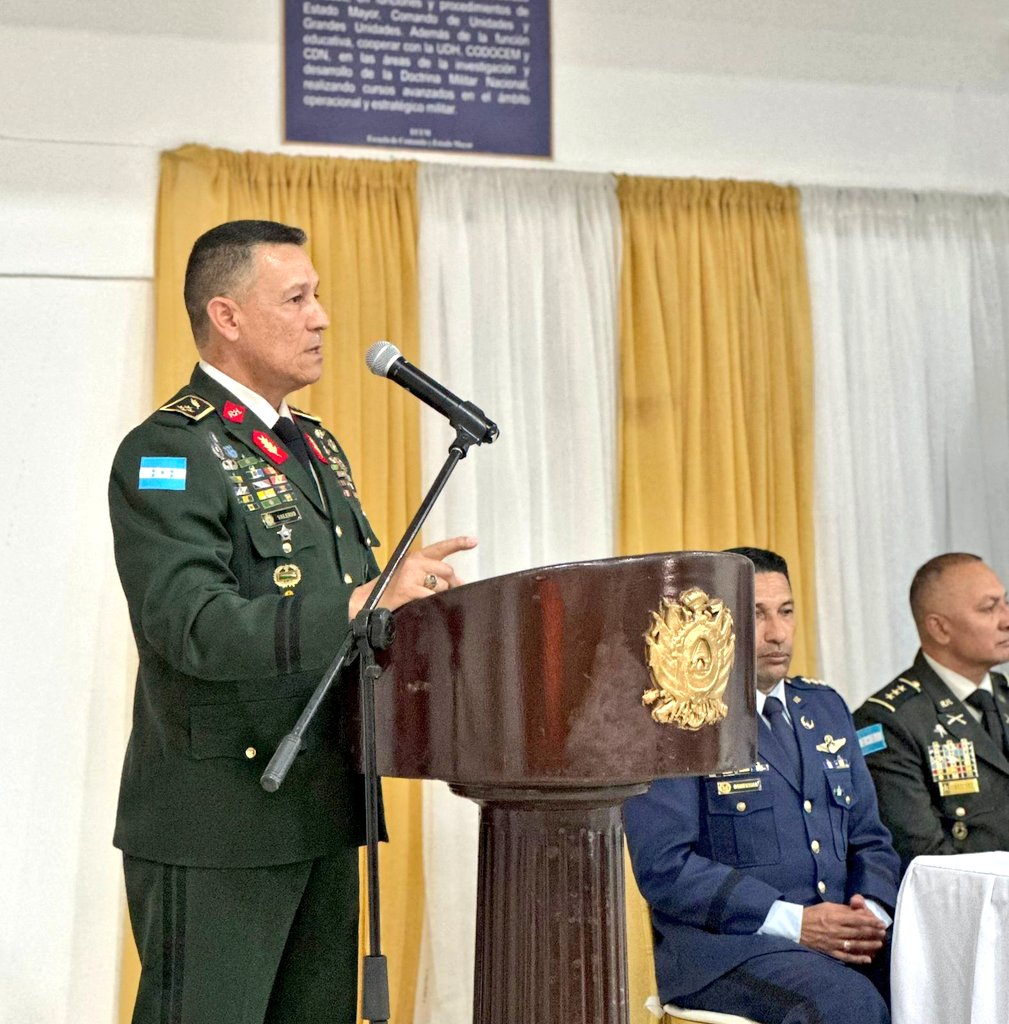FFAAHN's tweet photo. #EducaciónMilitar || En las instalaciones de la Escuela de Comando y Estado Mayor de las #FFAA, #ECEMFFAA, se realizó la inauguración de dos importantes programas académicos: el Curso de Altos Estudios Militares #CAEM N.° 23 y el Curso de Comando y Estado Mayor #CCEM N.° 38. https://t.co/WVO6WGkXi5