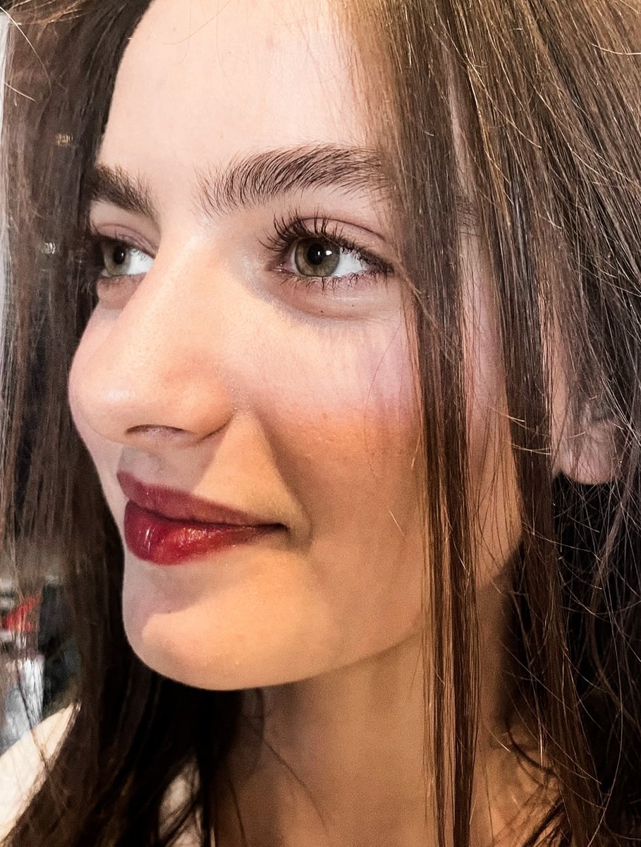 Ava; ingilizce Nefes Almak, yaşamak.
Farsça Ses, Melodi. Ibranice Hayat demekmiş'✨️

#AvaYaman