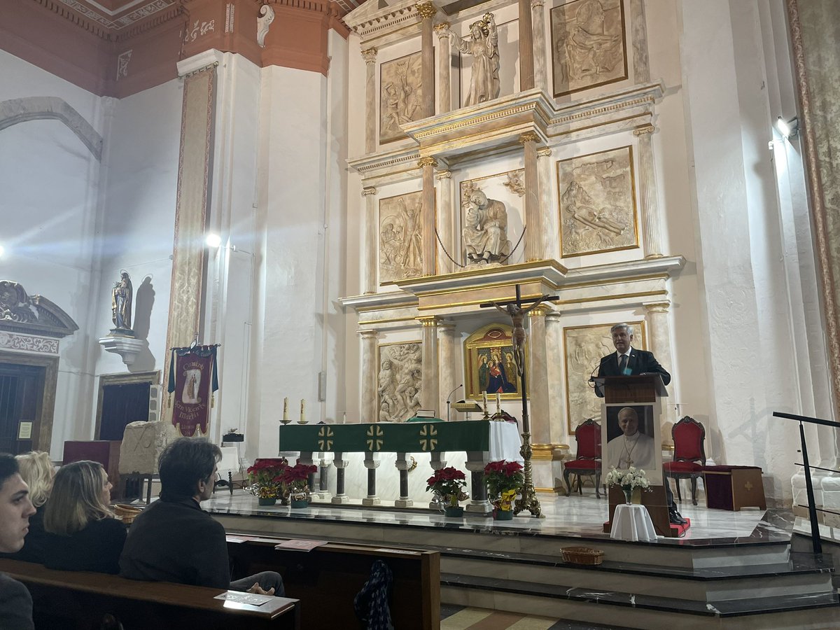 festesdeVLC's tweet image. 🗣️Asistimos al pregón de San Vicente Mártir de la Asociación Valencia Cultural- Vía Augusta y Camino de San Vicente Mártir a cargo del presidente de @LoRatPenat_ , D. José Vicente Navarro Raga👇🏼

“Sant Vicent és peça clau per a entendre el que som els valencians”