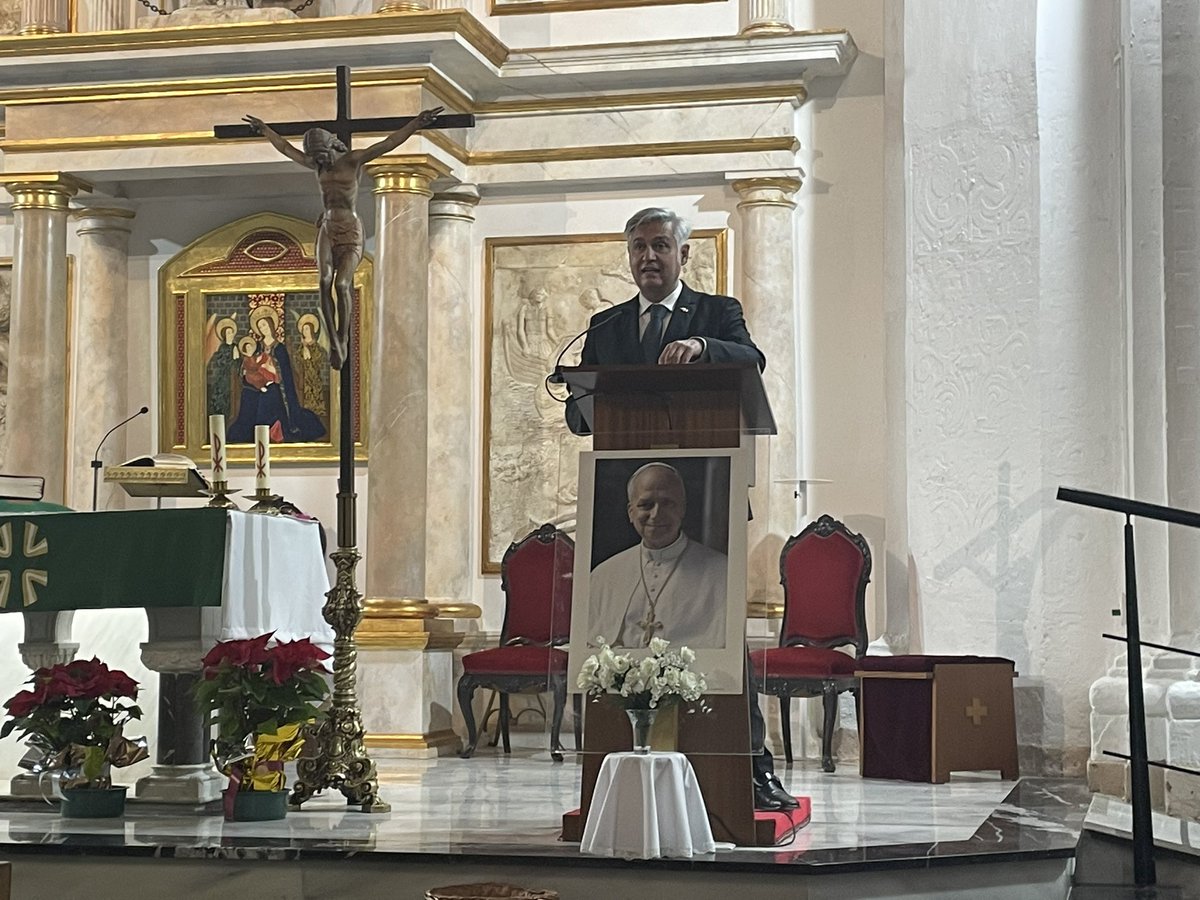 festesdeVLC's tweet image. 🗣️Asistimos al pregón de San Vicente Mártir de la Asociación Valencia Cultural- Vía Augusta y Camino de San Vicente Mártir a cargo del presidente de @LoRatPenat_ , D. José Vicente Navarro Raga👇🏼

“Sant Vicent és peça clau per a entendre el que som els valencians”