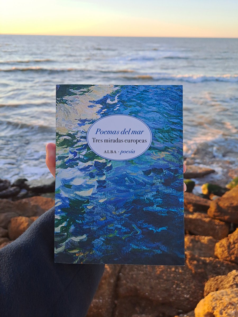 El 21 de enero, es decir, el miércoles, tenéis esta preciosidad (que he traducido) en librerías 🌊🤍