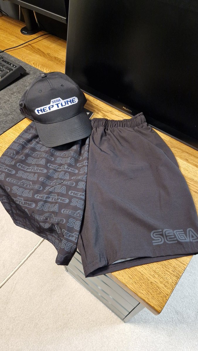 dvizix's tweet photo. Tested out some #SegaNeptune #merch. Just in time for my holiday break π
#retrogaming #retromerch #retrofashion https://t.co/ZbI7J0DSIR