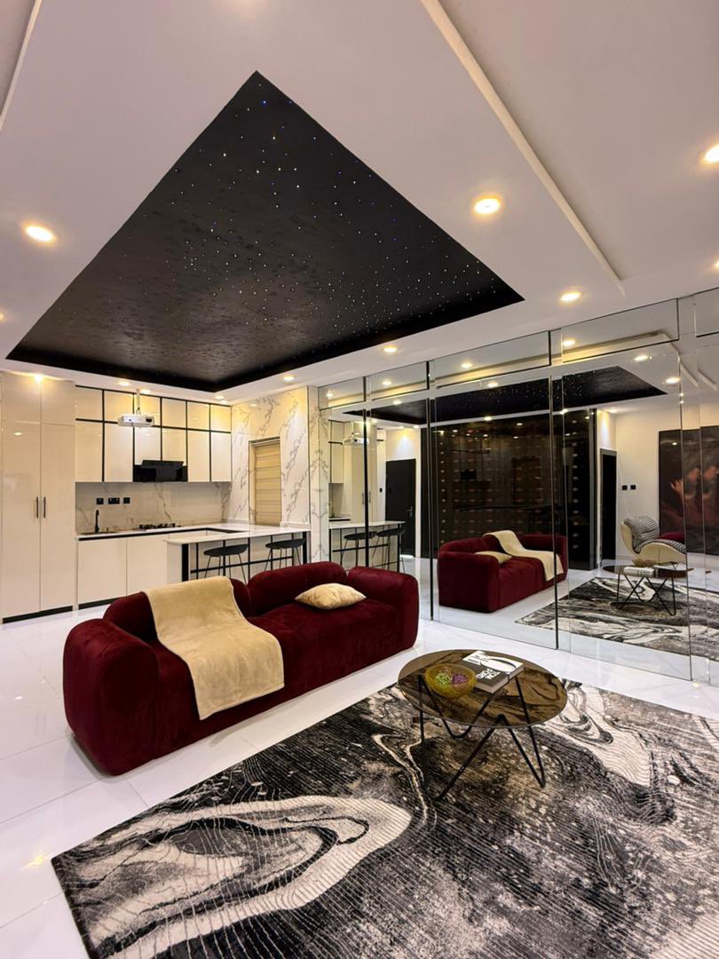 fadererah_'s tweet photo. Shortlet!!!

Deluxe one bedroom apartment with private cinema, bathtub, super fast WiFi, wine cellar, equipped kitchen, excellent hospitality and more in chevron, Lekki. Lagos.
N120,000 per night.
Please retweet 🙏🏻 https://t.co/xLYyEMOZXe